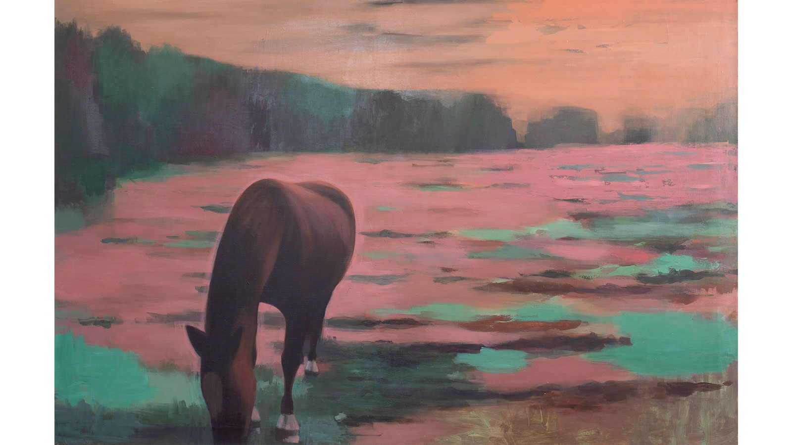 Målning. En häst står och betar i ett rödskimrande ljus. Mulen befinner sig utanför nedre delen av bilden. Marken är rosa och grön, i bakgrunden sträcker sig en grönaktig skog. 