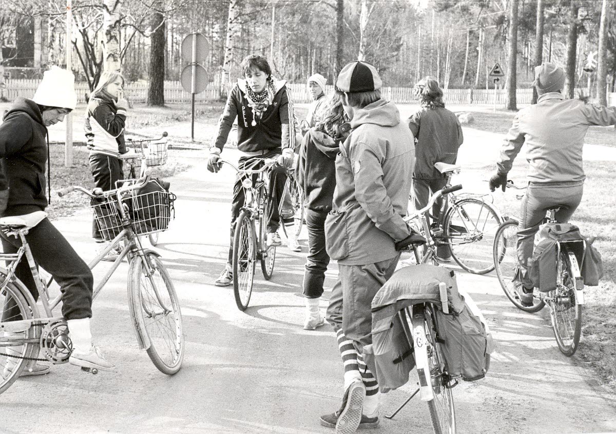 Personer på väg till en cykeltur.